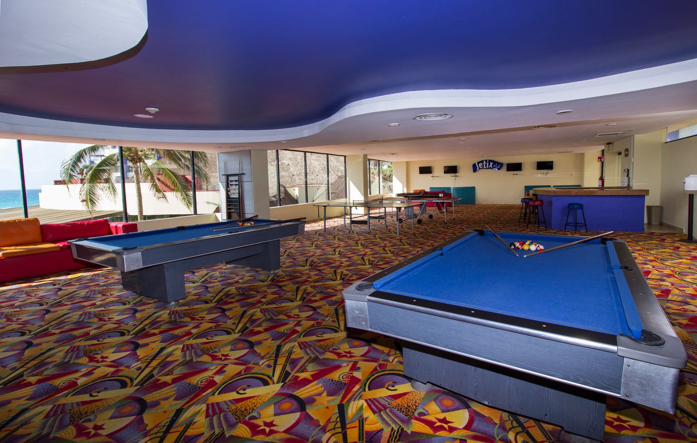 Crown-Paradise-Club-Cancun-Sports-and-Entertainment-59