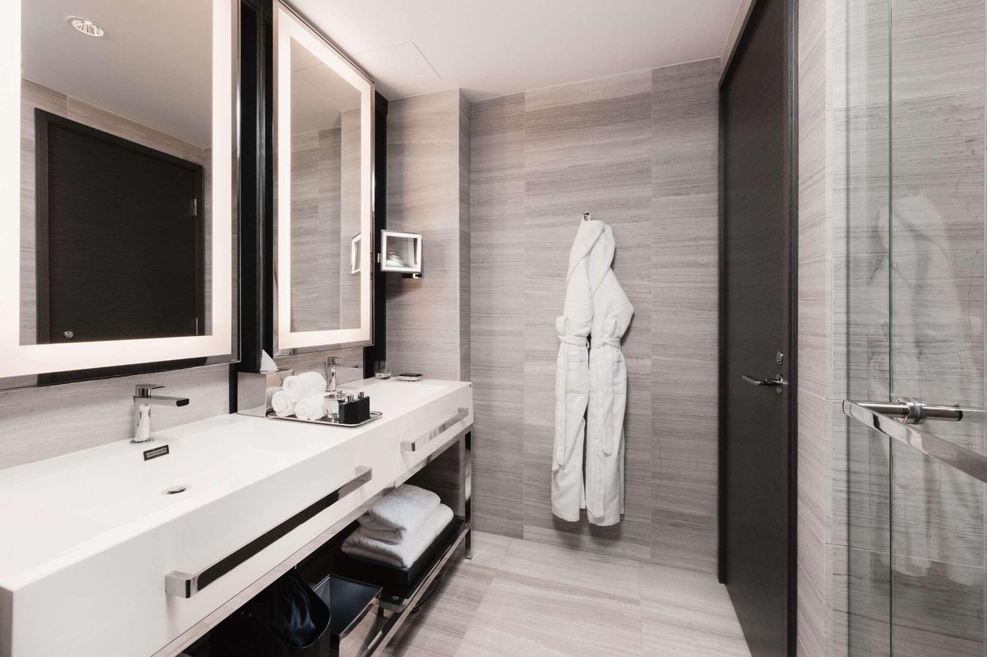 Paradox-Hotel-Vancouver-Room-48