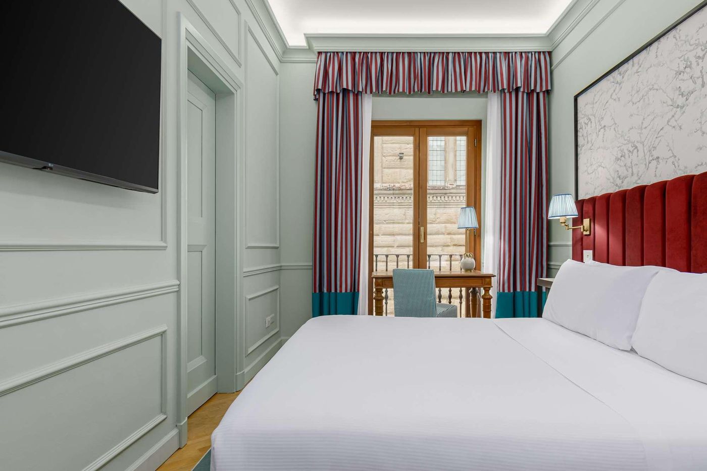 Room-Mate-Isabella-Room-24