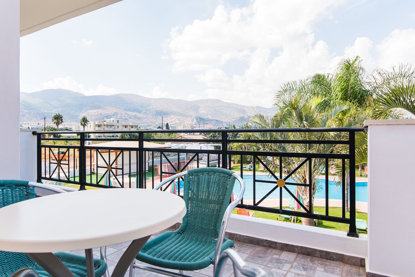 Yiannis Manos Apartments