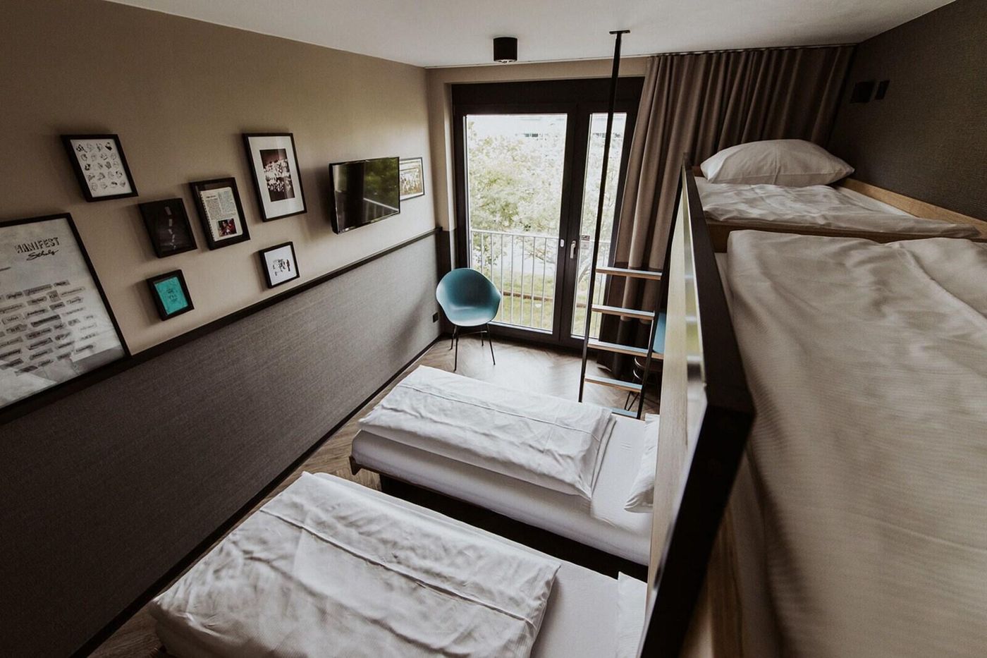 Schulz-Hotel-Berlin-Wall-At-The-East-Side-Gallery-Room-36