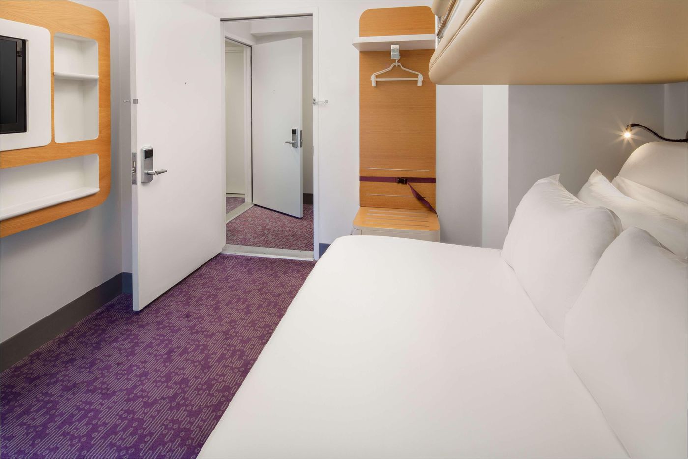 Yotel-New-York-Times-Square-Room-28