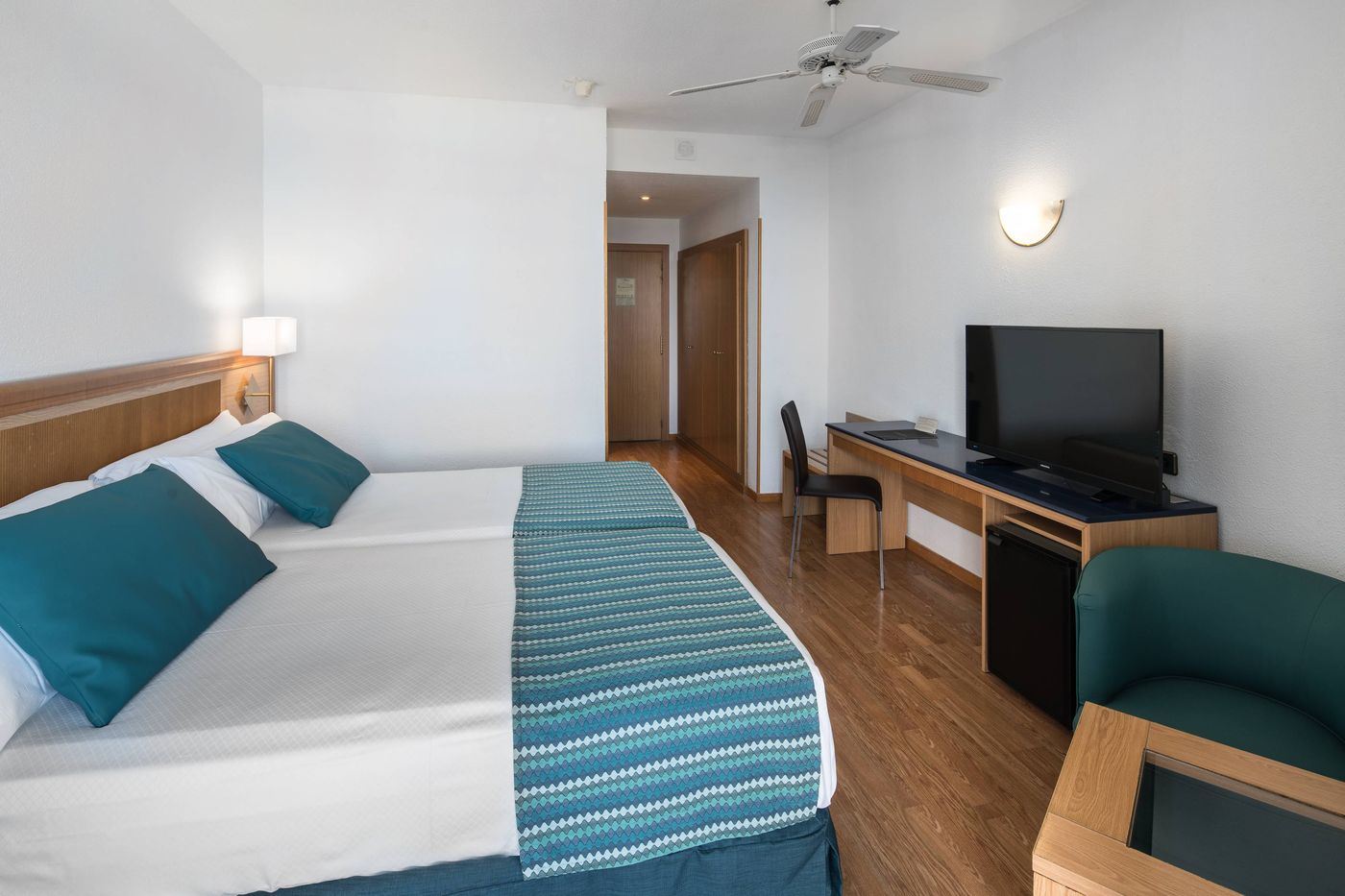 Catalonia-las-Vegas-Room-21