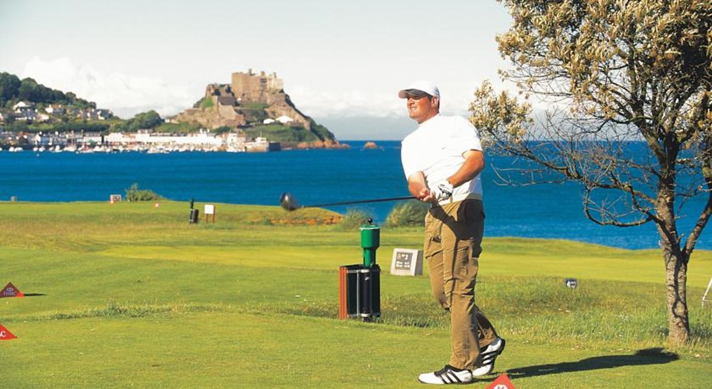 Beachcombers-Hotel-Sports-and-Entertainment-10