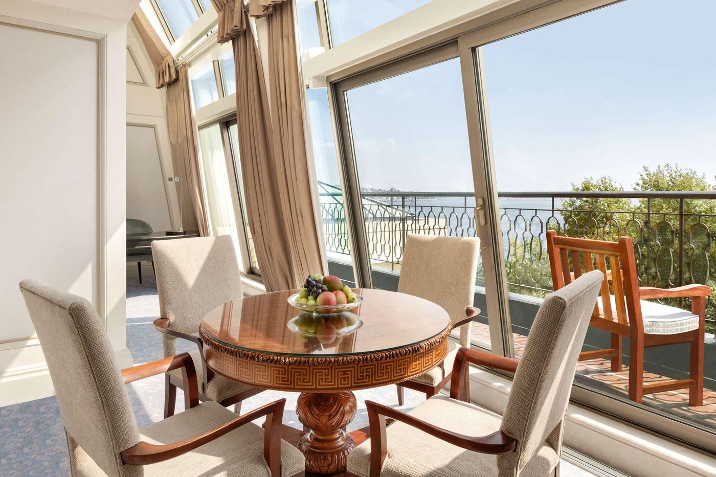 Shangri-La-Bosphorus--Istanbul-Room-1