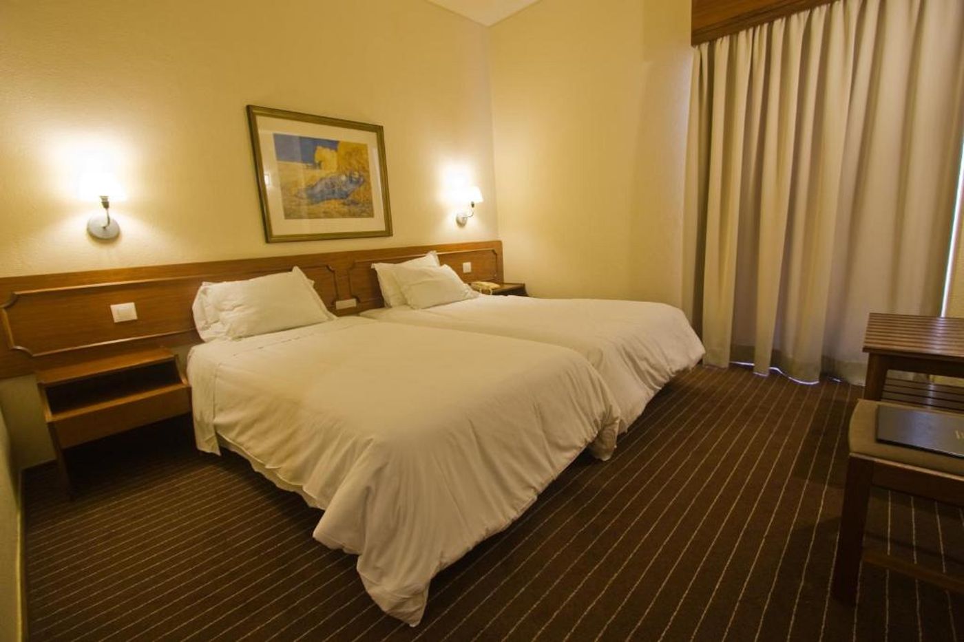 Girassol---Suite-Hotel-Room-18
