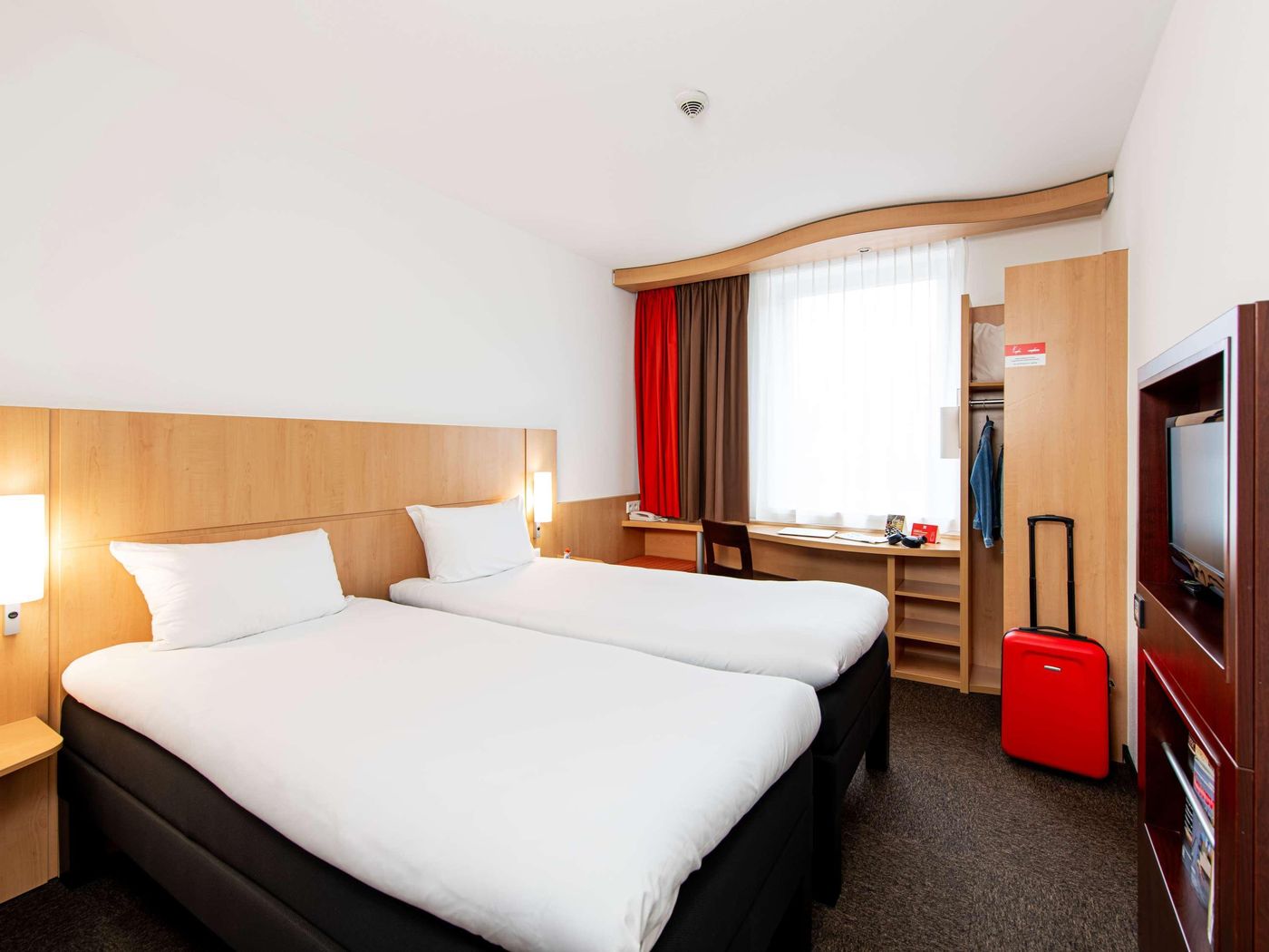 Ibis-Krakow-Stare-Miasto-Room-14