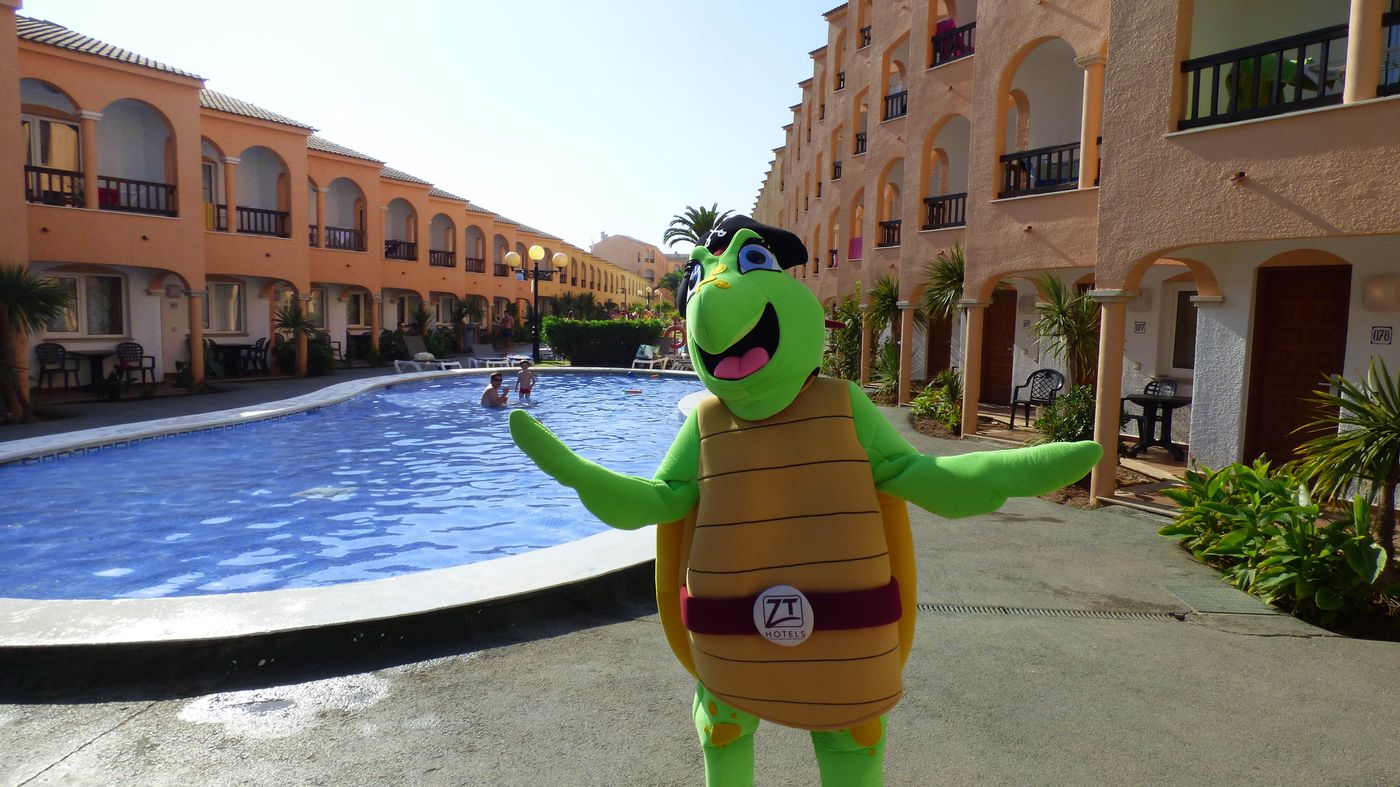 Jardines-del-Plaza-Pool-6