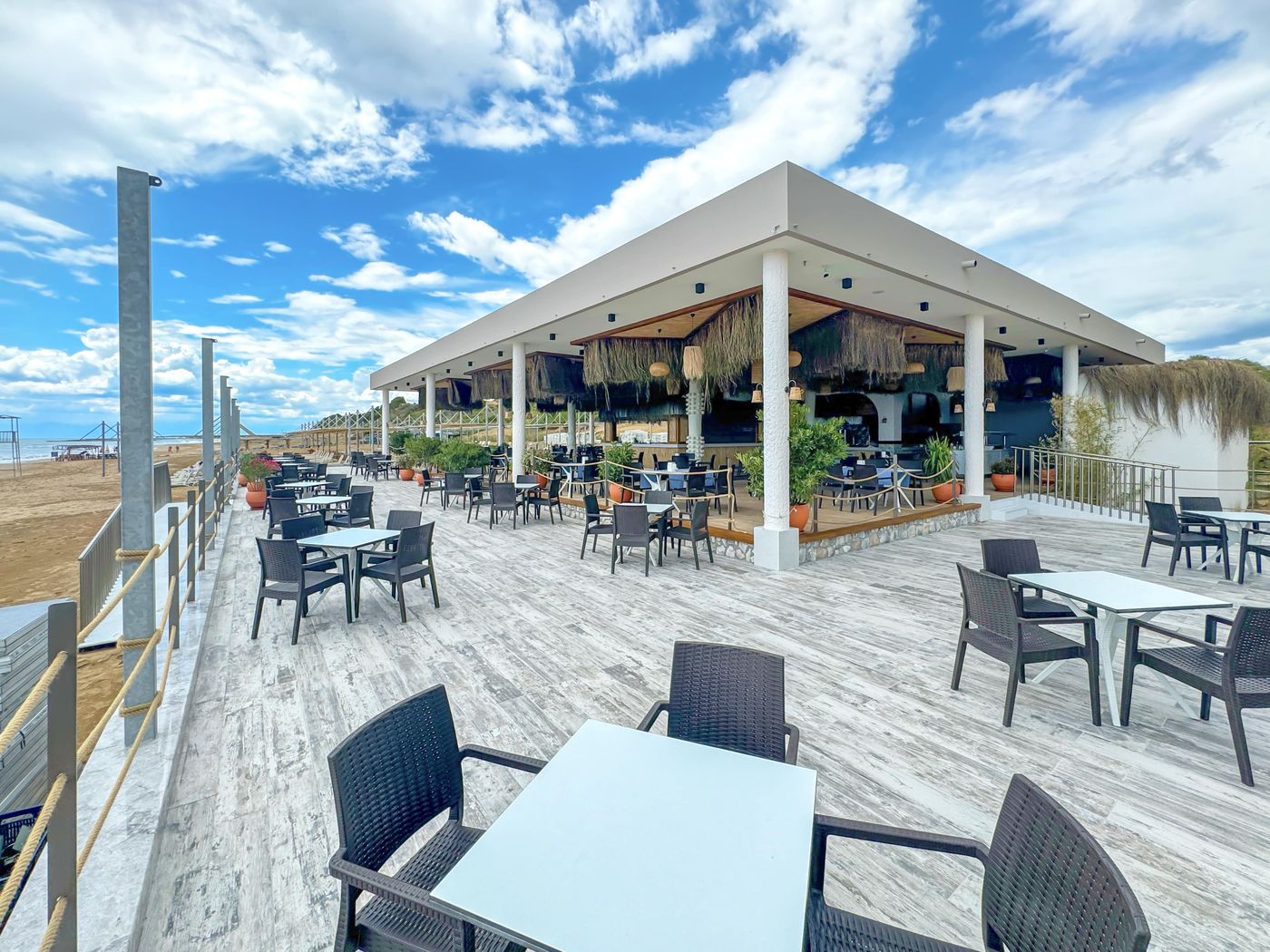 Side-Crown-Sunshine-Beach-64