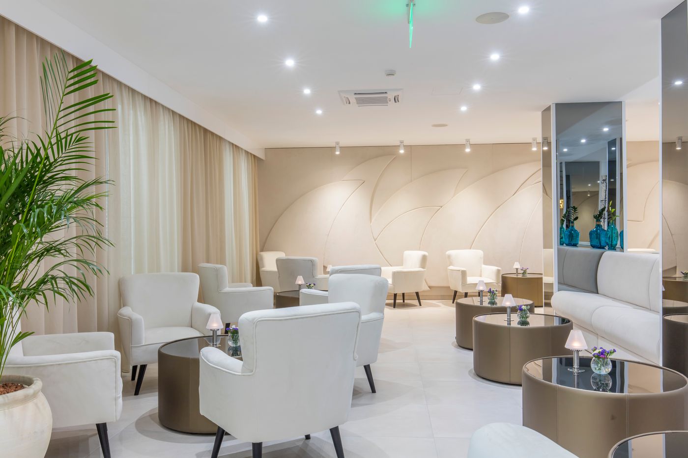 Aminess-Bellevue-Hotel-Lobby-47