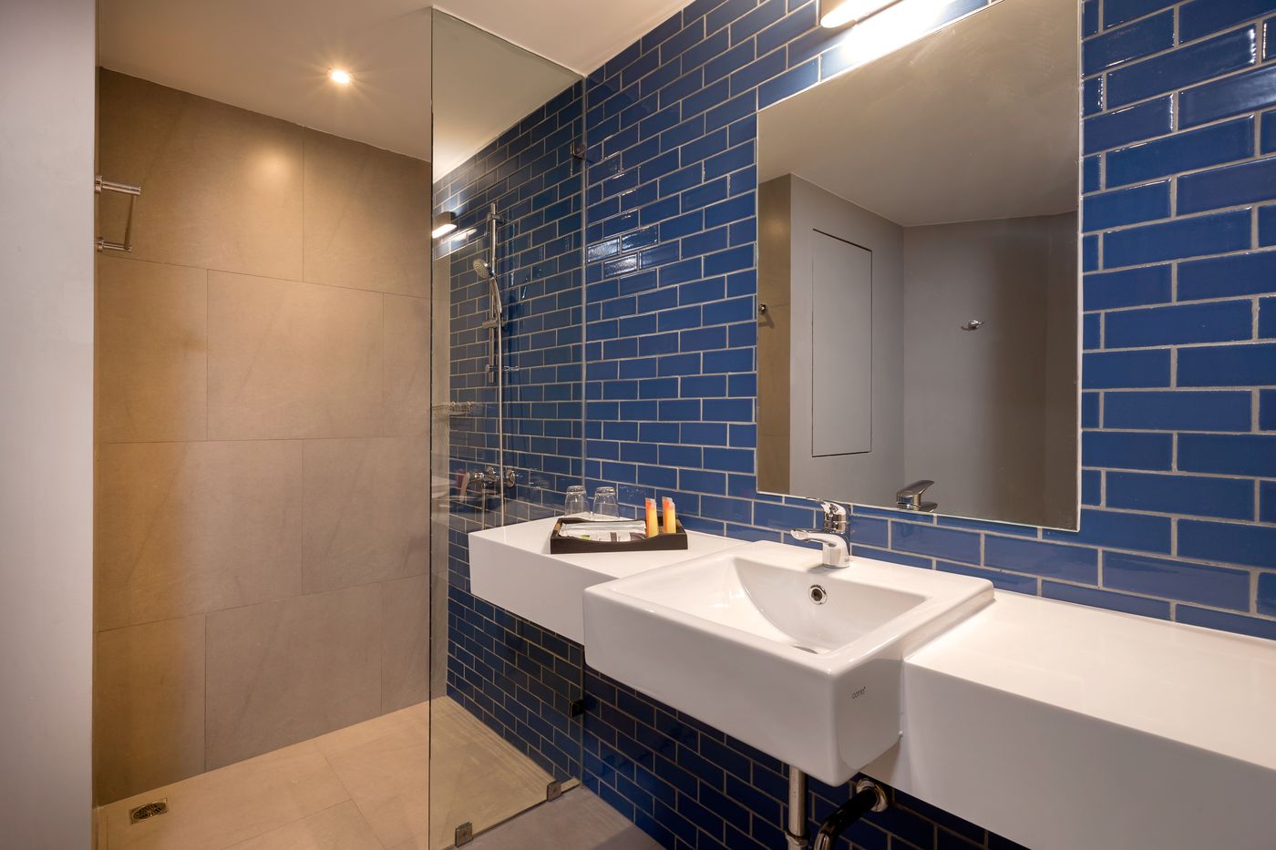 Oakwood-Hotel-Journeyhub-Phuket-Room-22