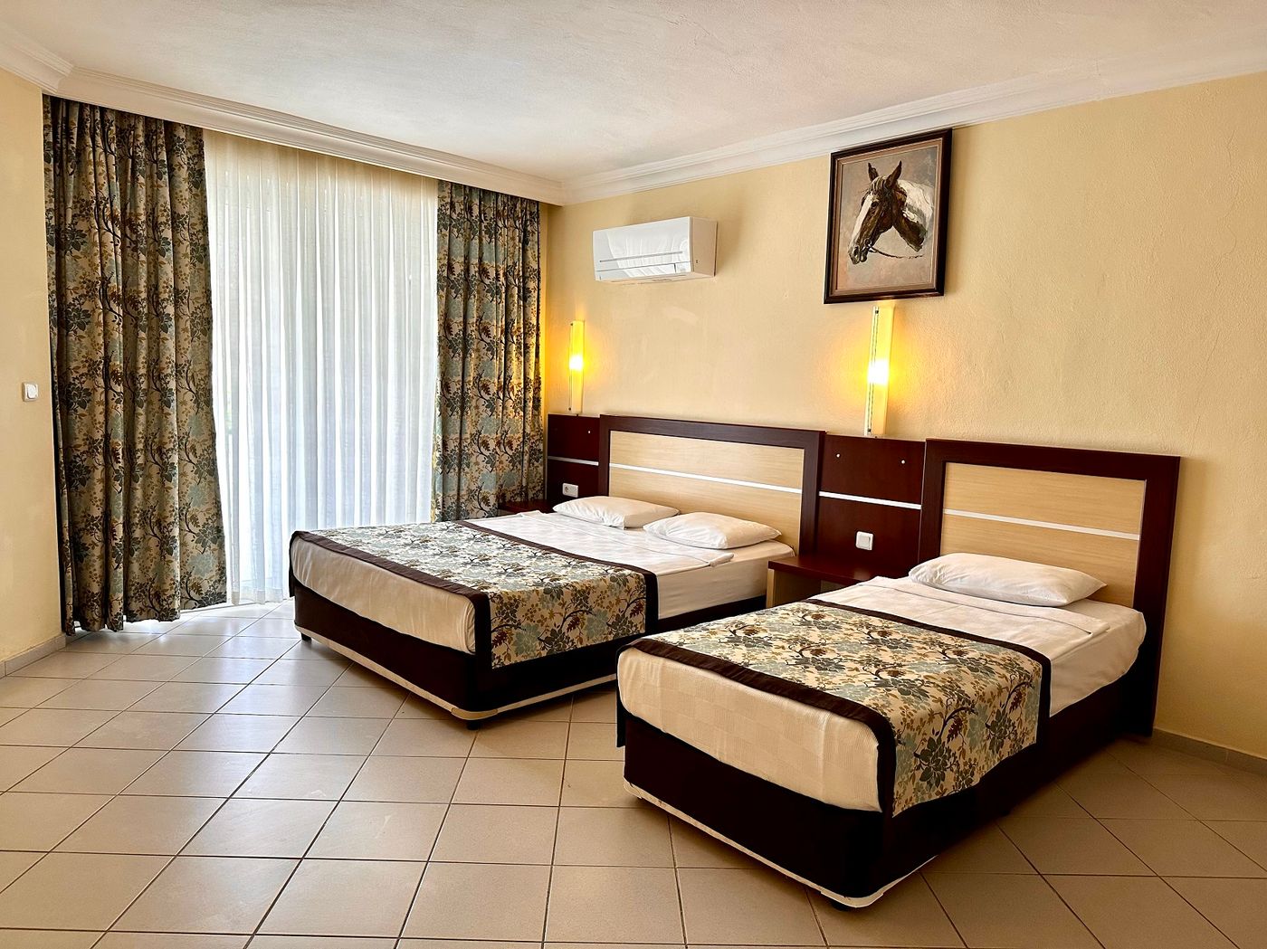 Blue-Wave-Suite-Hotel-Room-10