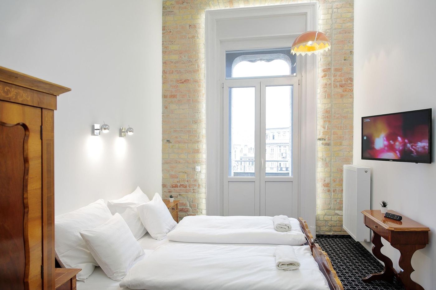 Maverick-Apartments---Vintage-Doubles-Room-24