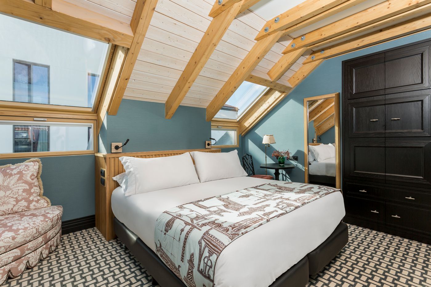 Room-Mate-Alba-Room-4