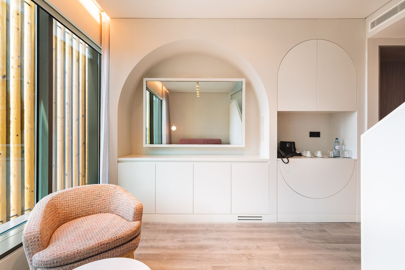 Luster-Hotel-Room-14