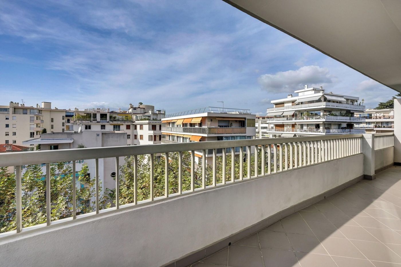 Juliana-Cannes-Room-4