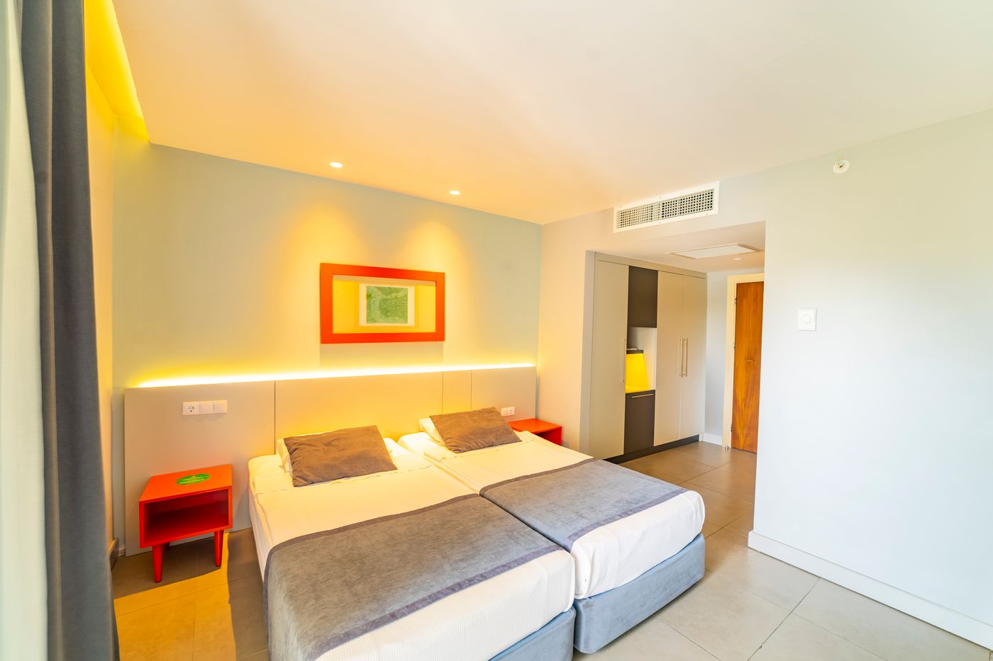 Queen-s-Park-Le-Jardin-Room-17