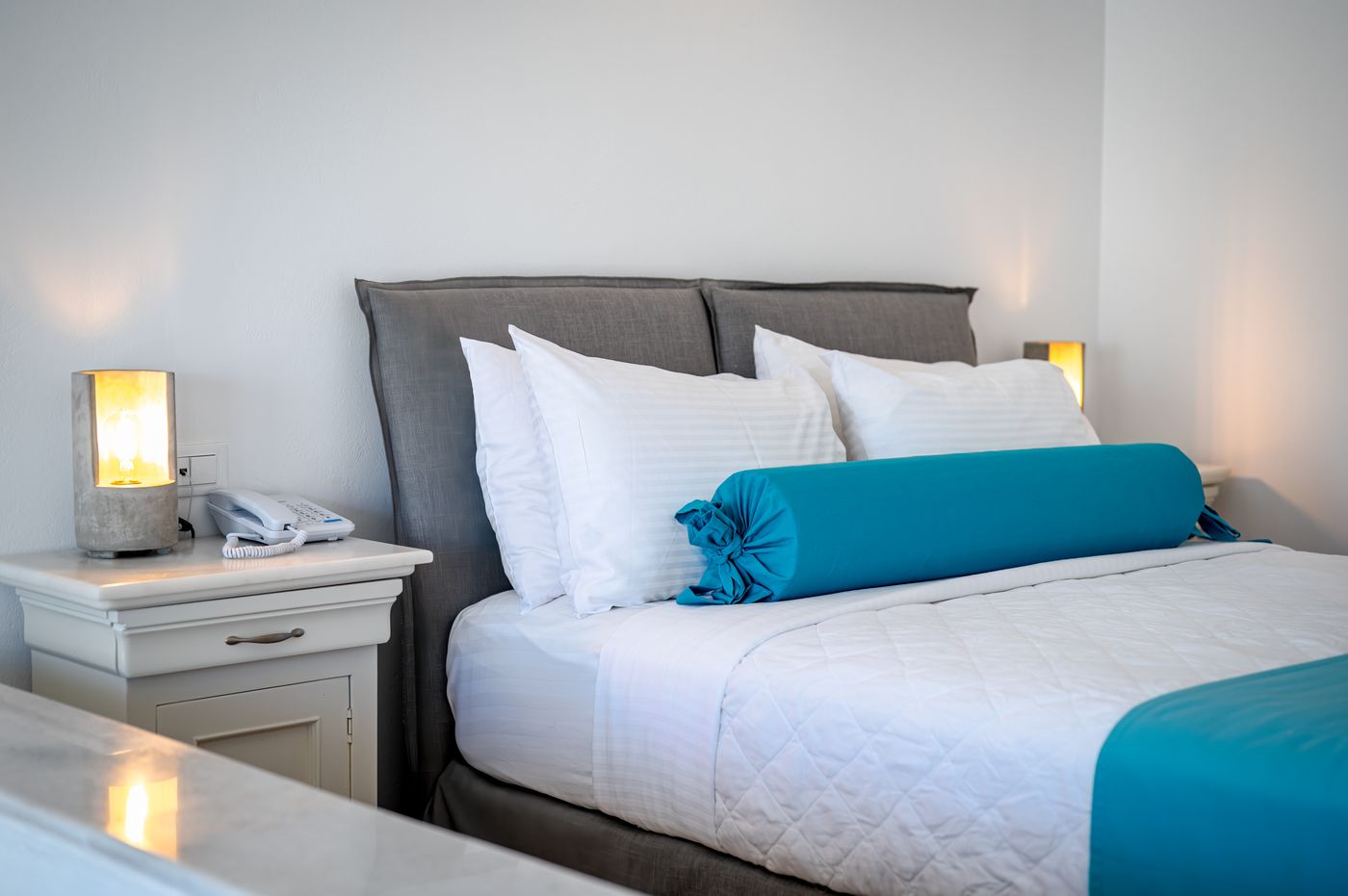 En-Plo-Boutique-Suites---Oia-Santorini-Room-44