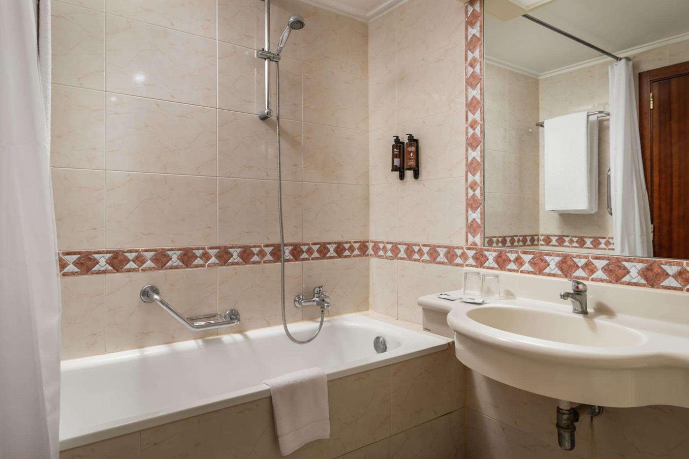 Alegria-Colonial-Mar-Room-45