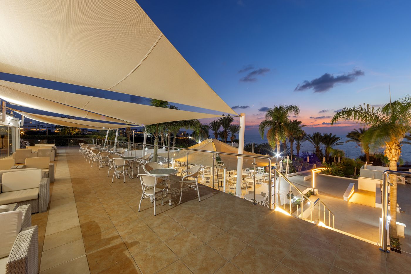 Queens-Bay-Hotel-Terrace-21