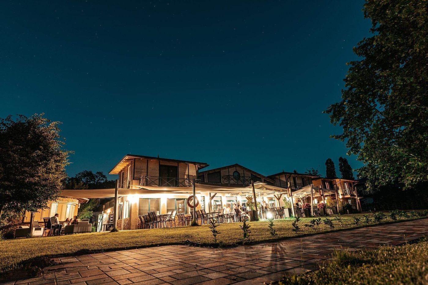 Duna-Garden-Hotel-Restaurant-10