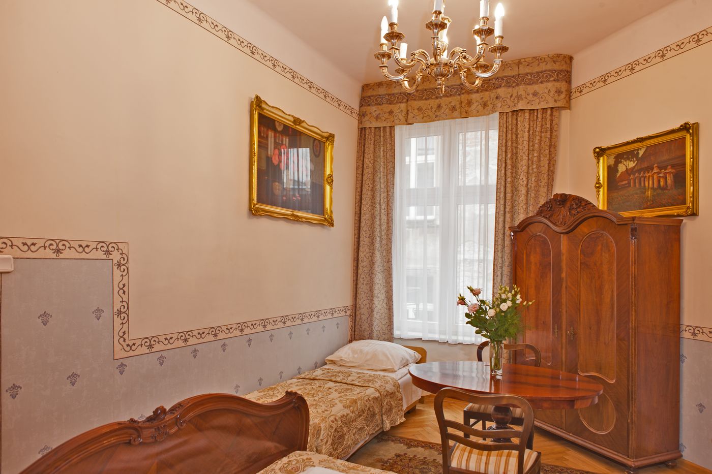 Metropolitan-Apartments-Room-8