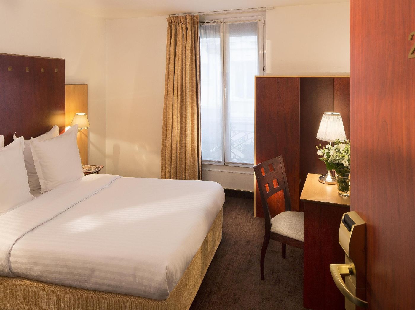 Hotel-10-OPERA-General-view-21