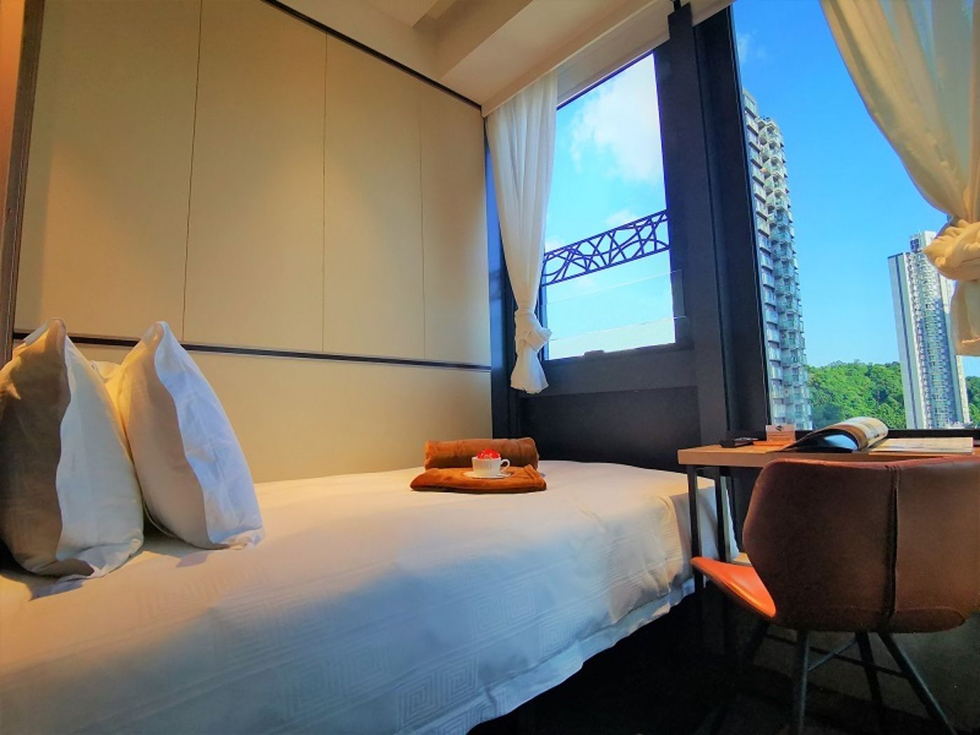 E-Hotel-Room-9