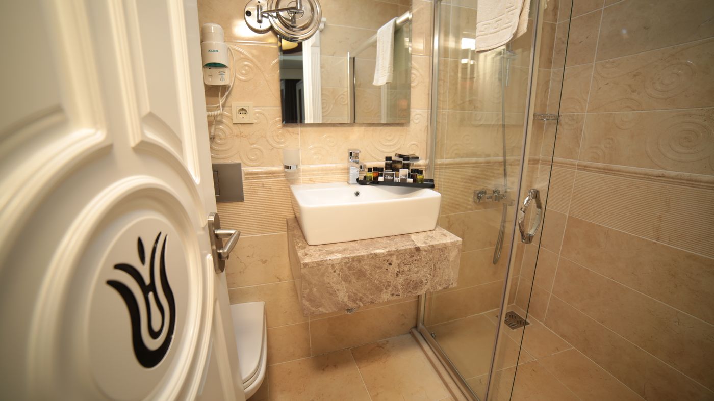 Hotel-Black-Tulip-Room-57