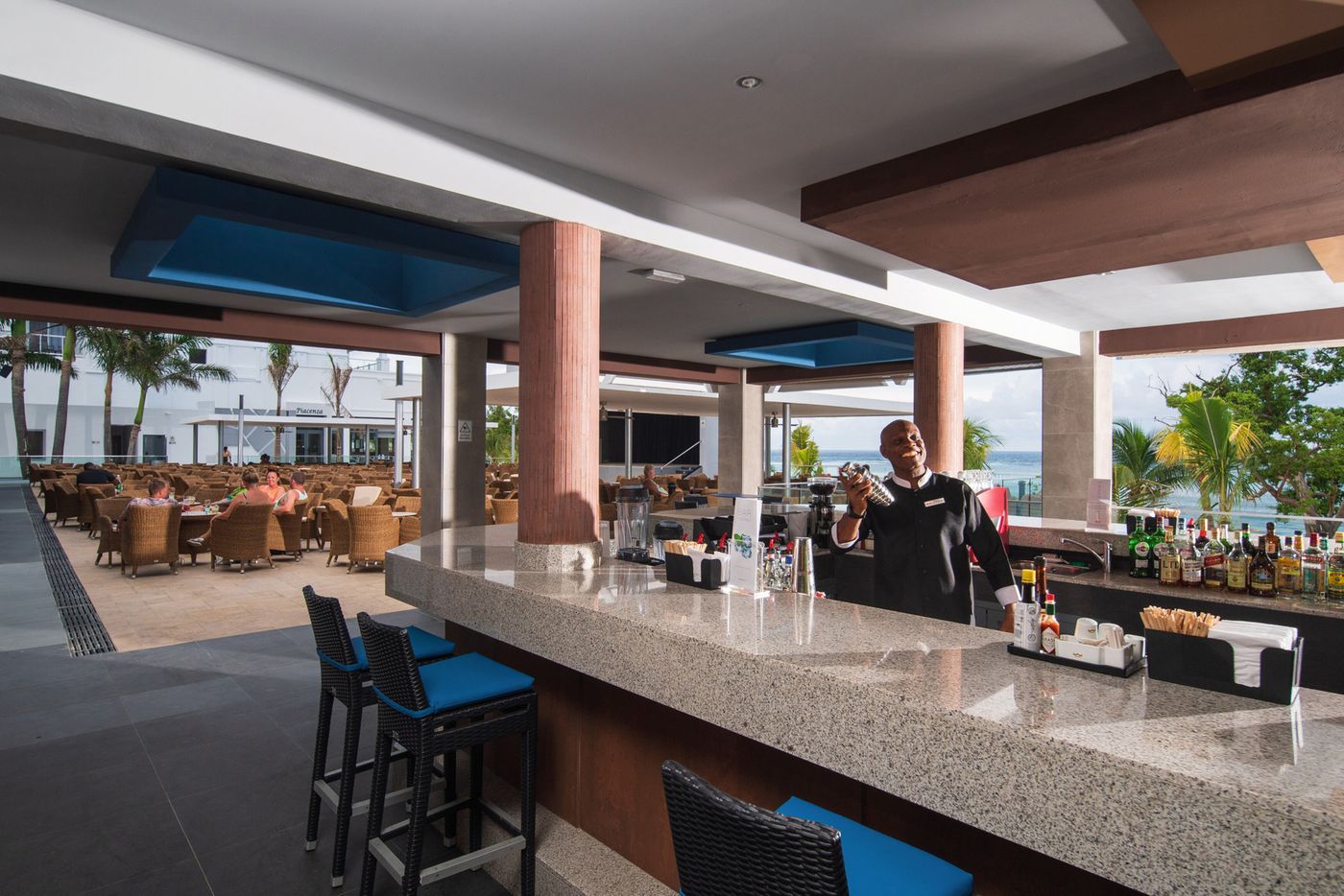 Riu-Ocho-Rios-All-Inclusive-Bar-43
