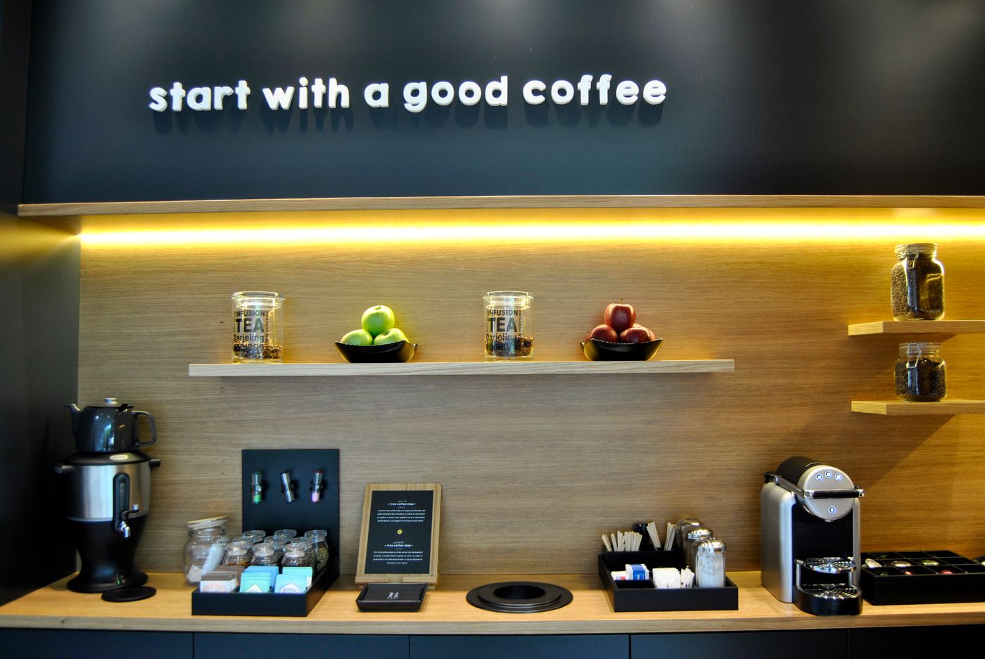 Hi Hotel Bari-Italy-BARI-Lobby-6