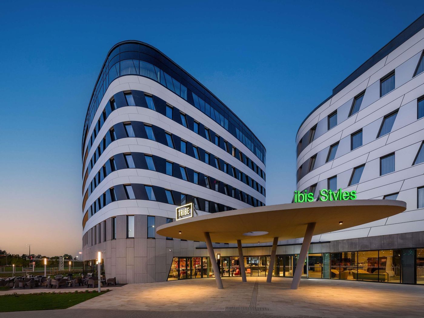 ibis-Styles-Budapest-Airport-General-view-1