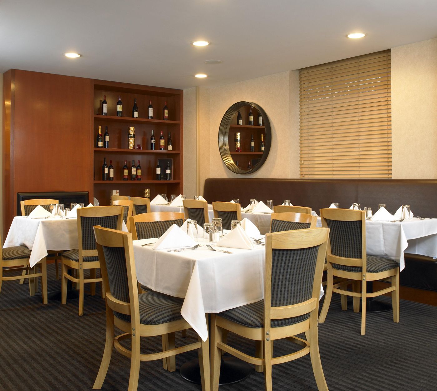 Holiday-Inn-New-York-City-Wall-Street-Restaurant-27