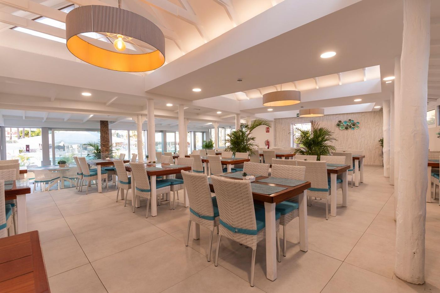 Hotel-LIVVO-Dunagolf-Suites-Restaurant-49