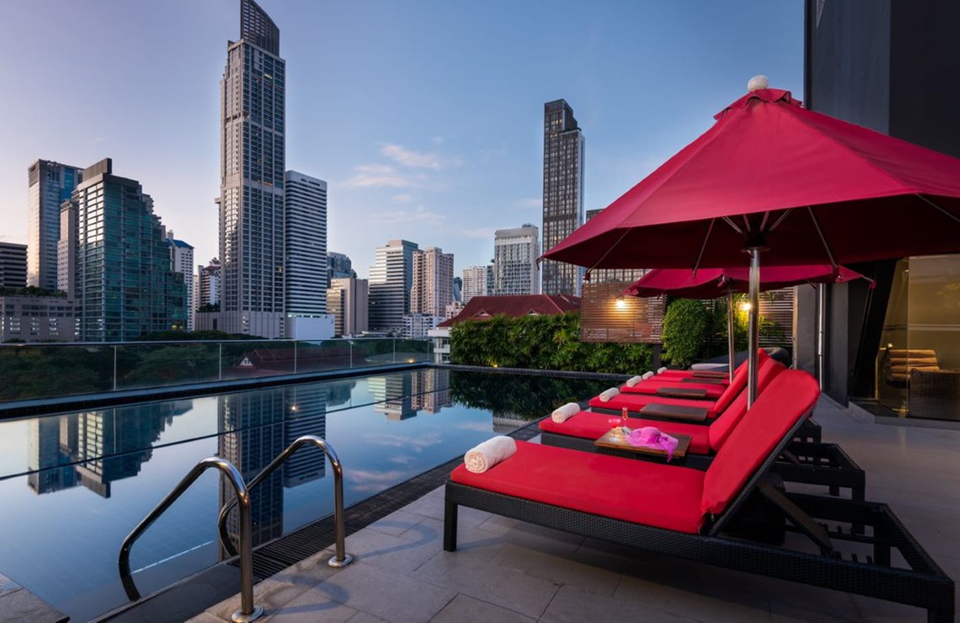 Maitria-Mode-Sukhumvit-15-Bangkok-Pool-1