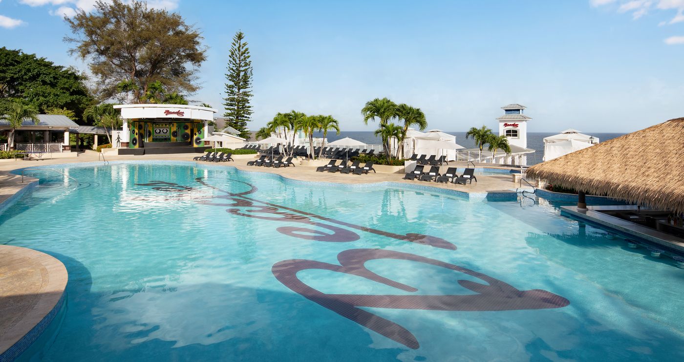 Beaches-Ocho-Rios-a-Spa---Golf-Pool-6