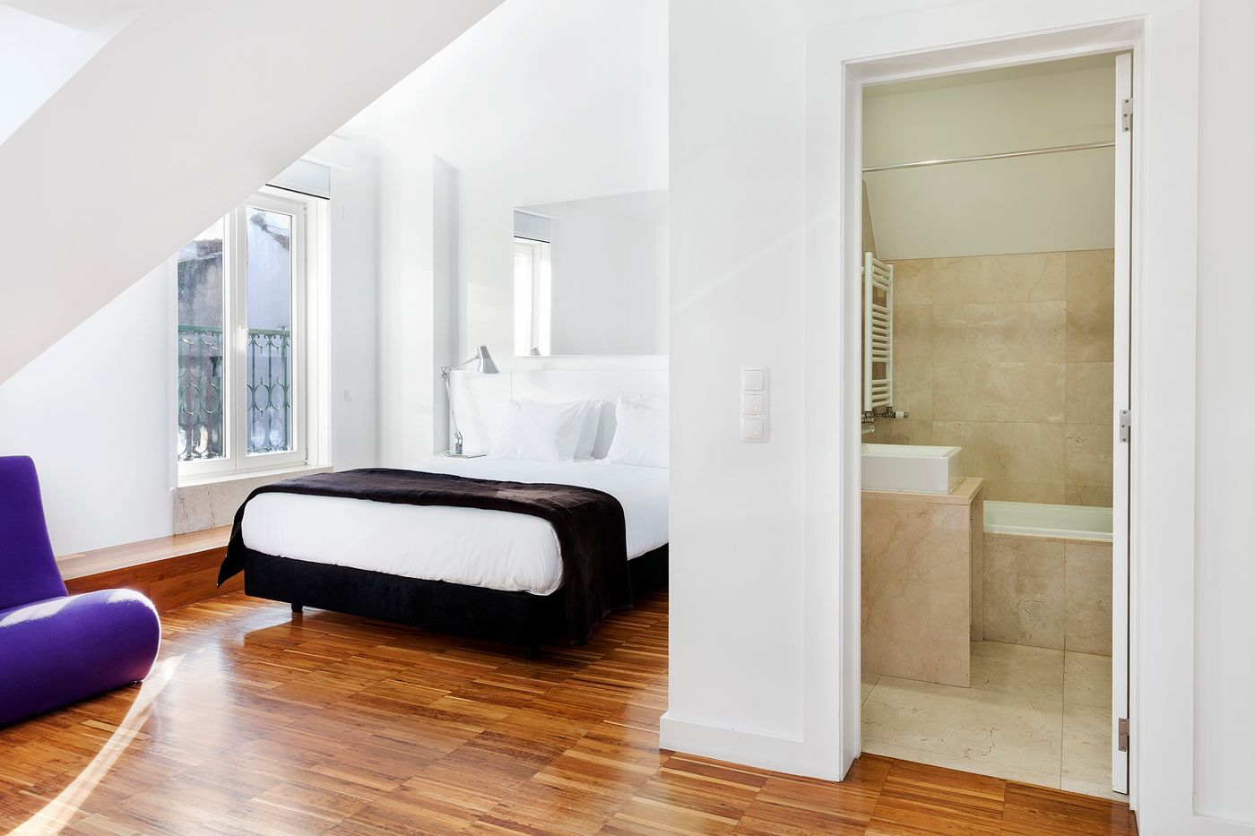 Hello-Lisbon-Bairro-Alto-Room-2