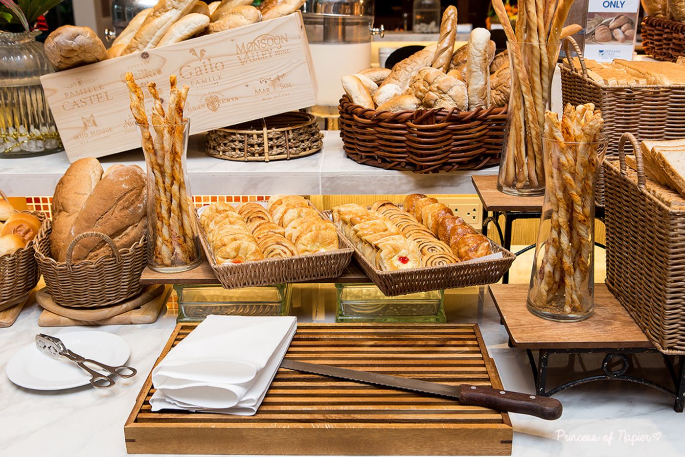 Deevana-Plaza-Phuket-Restaurant-56