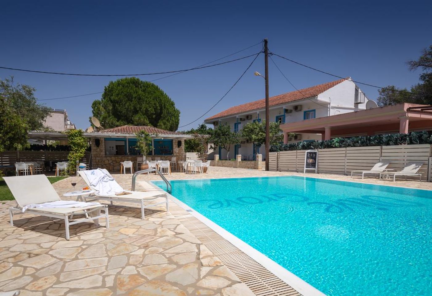 ELE-NAS-bohotel---Annex-Apartments-Pool-2