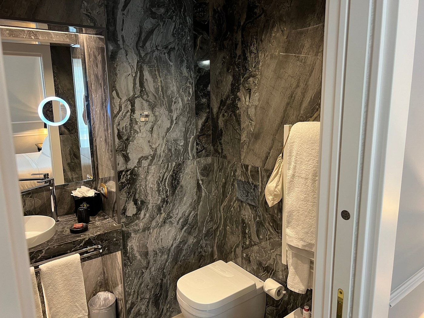 Grand-Hotel-et-des-Palmes-Room-41