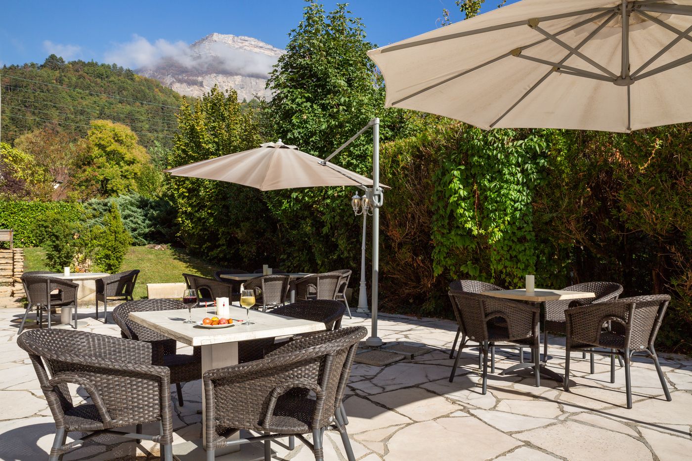 Hotel Grenoble Meylan Les 3 Roses-France-CORENC-Terrace-9