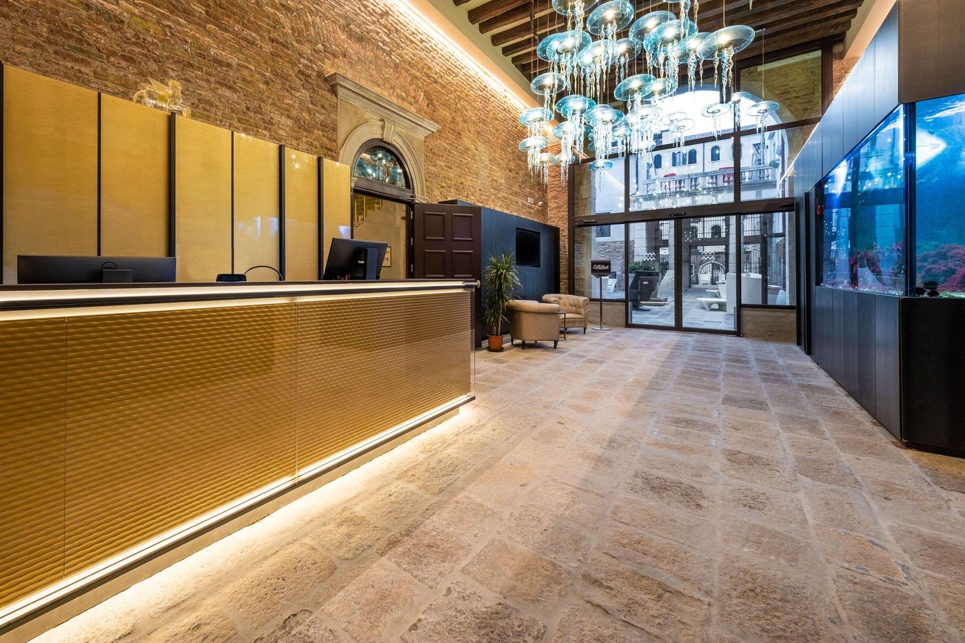 Hotel-Aquarius-Venice-Lobby-5