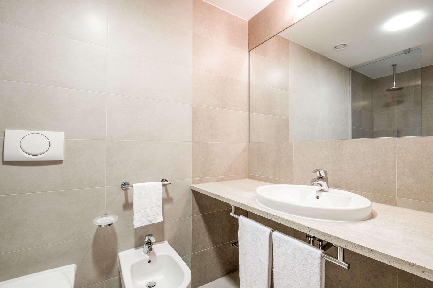 Quality Hotel San Martino-Italy-Garbagnate Monastero-Room-7