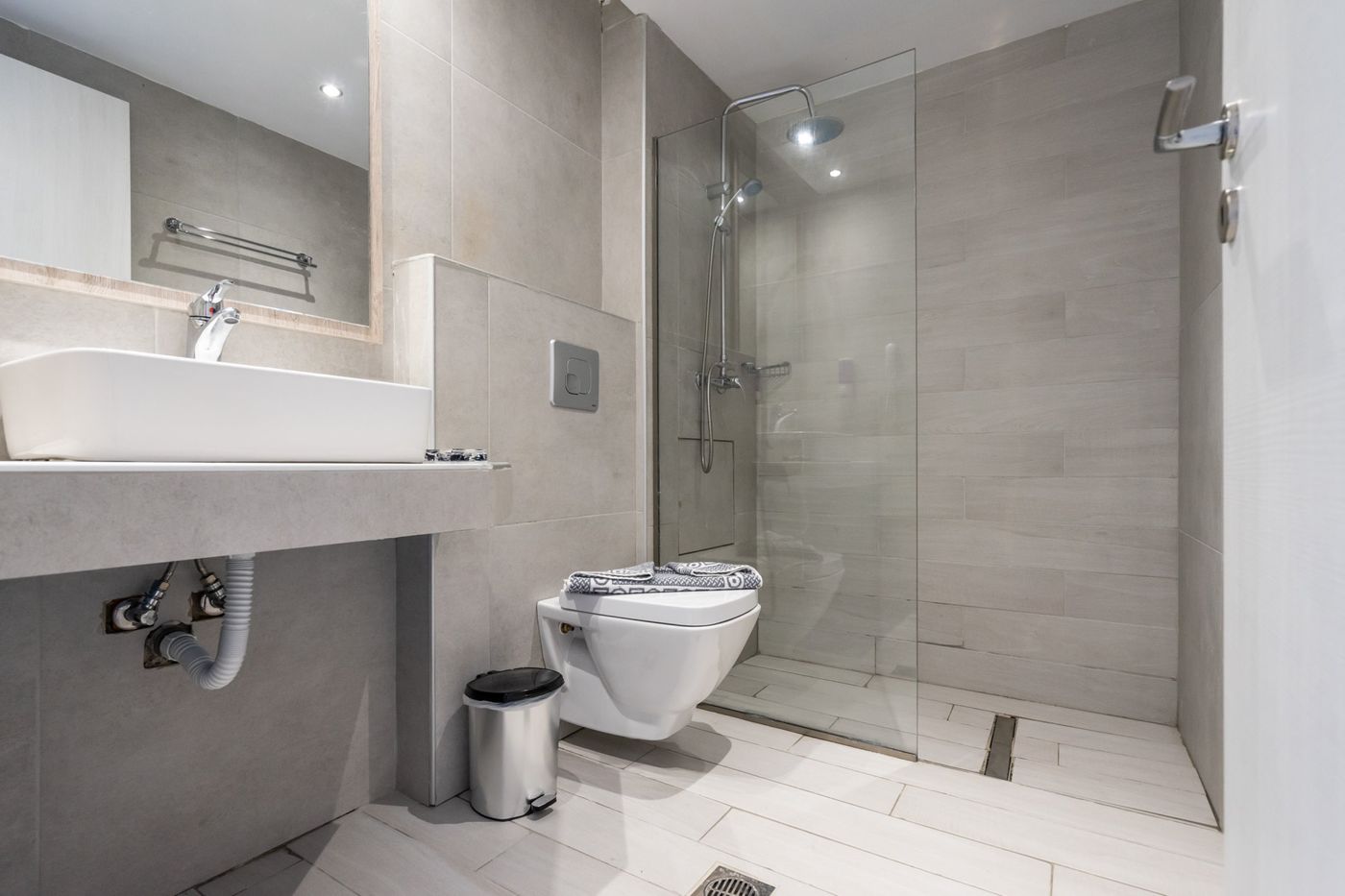 Stamos-Hotel-Room-42