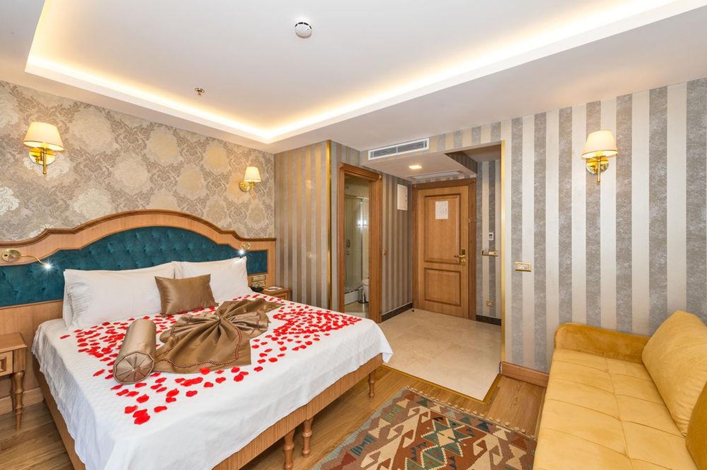 Aprilis-Gold-Hotel-Room-32