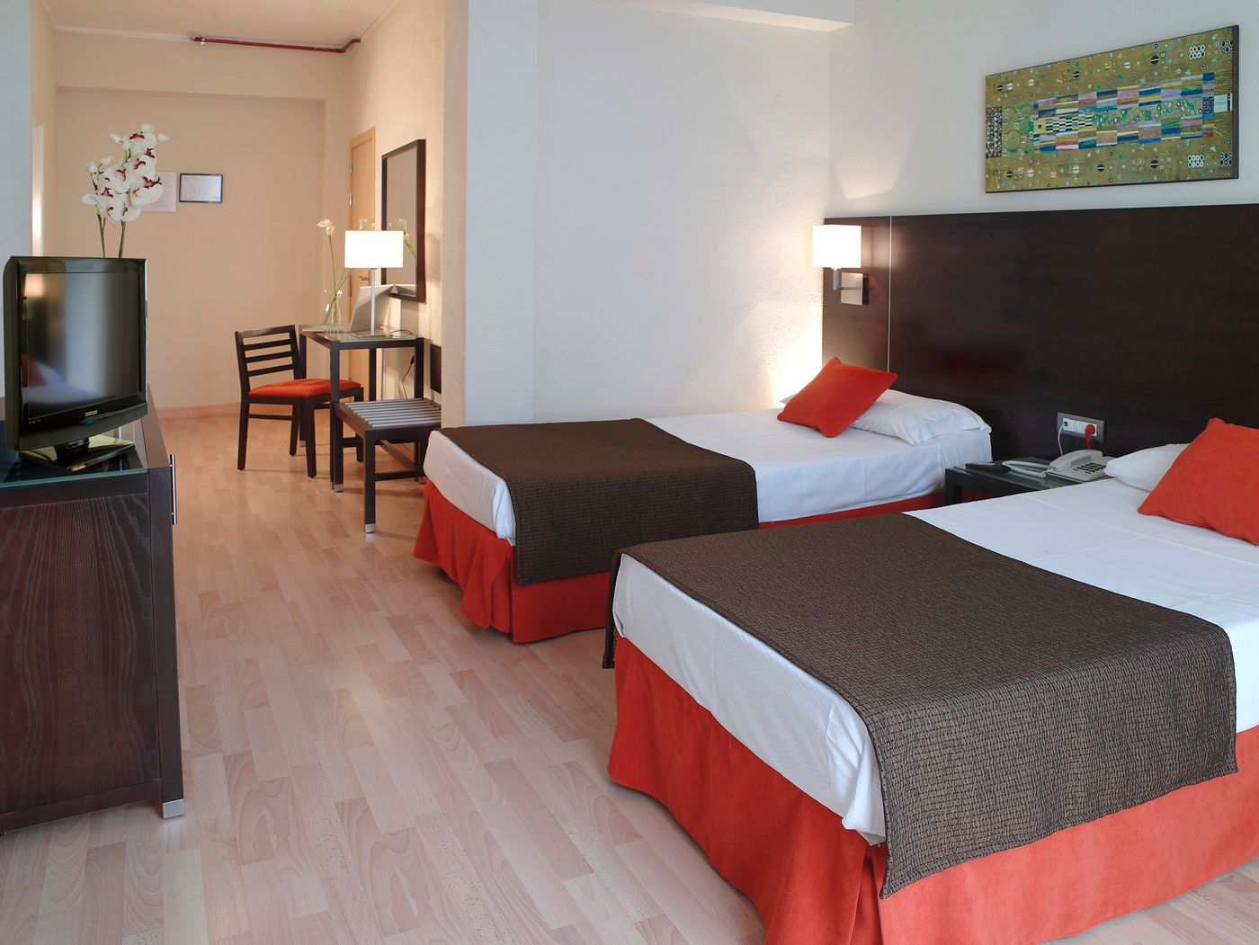 Adonis-Pelinor-Room-8