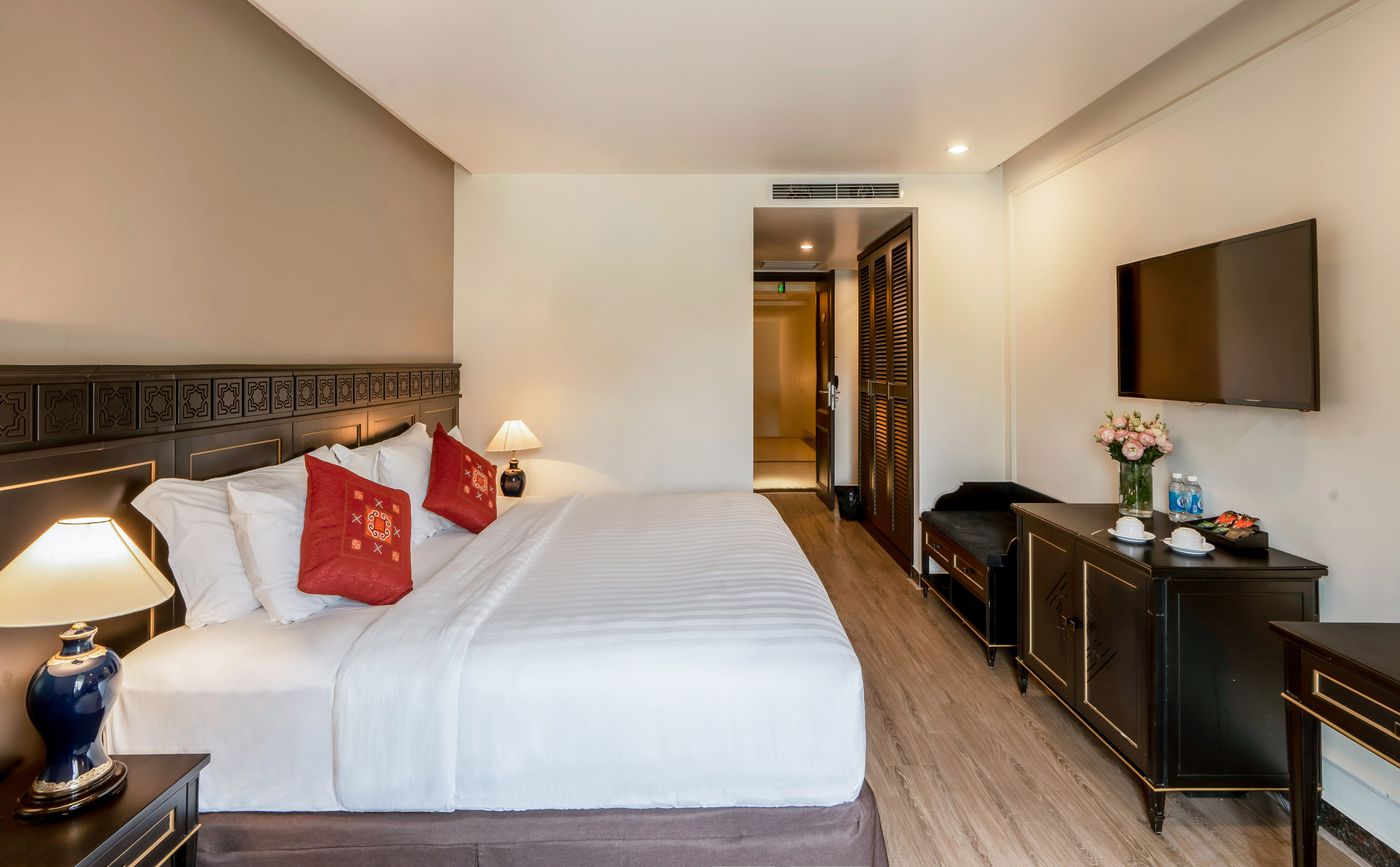 24.04.25 Melia WHite House