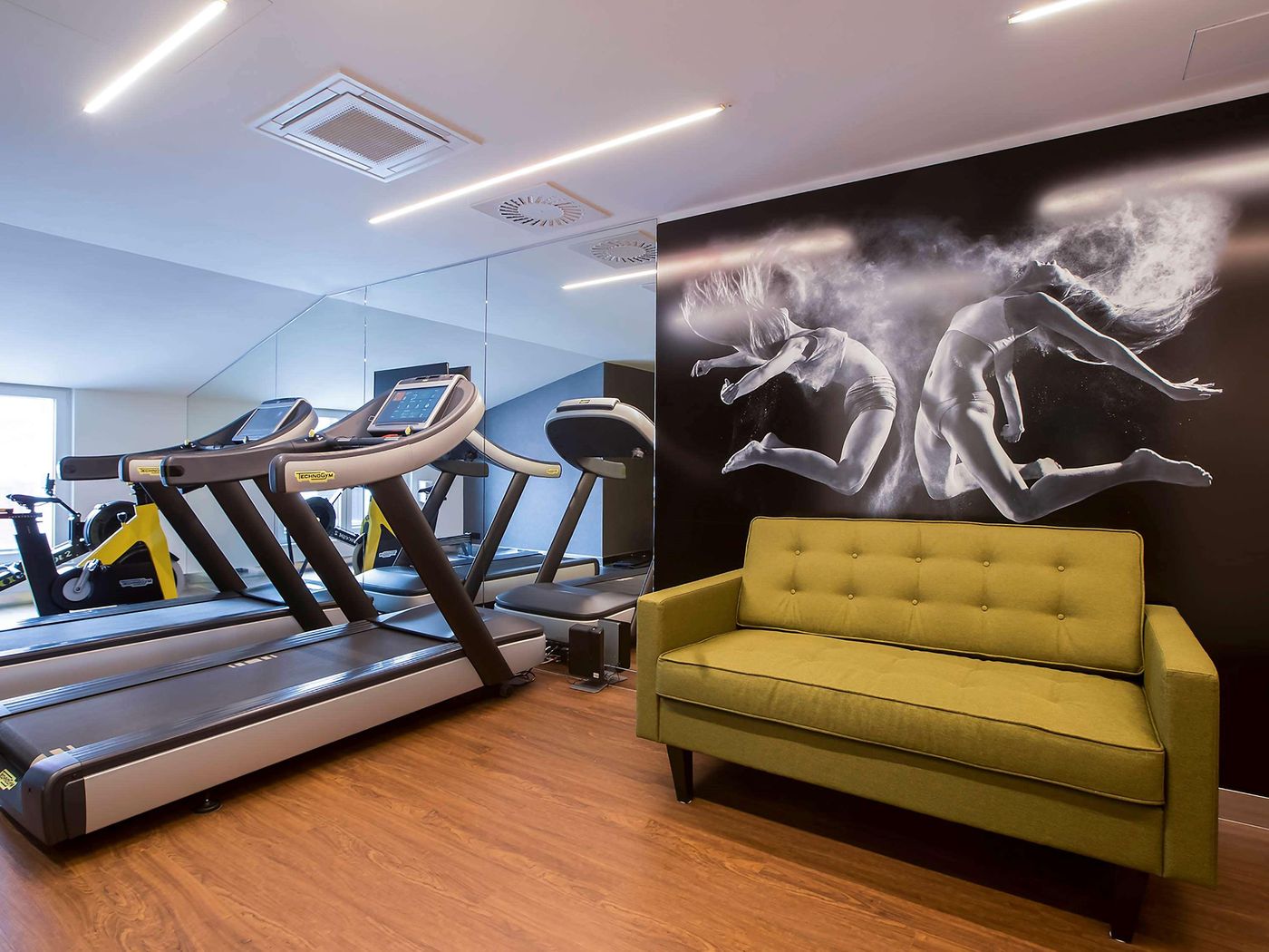 Hotel-Mercure-Krakow-Stare-Miasto--Old-Town--Sports-and-Entertainment-64