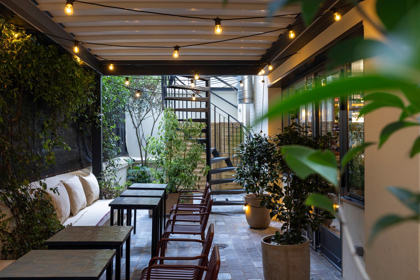 La-Conversation-Terrace-40