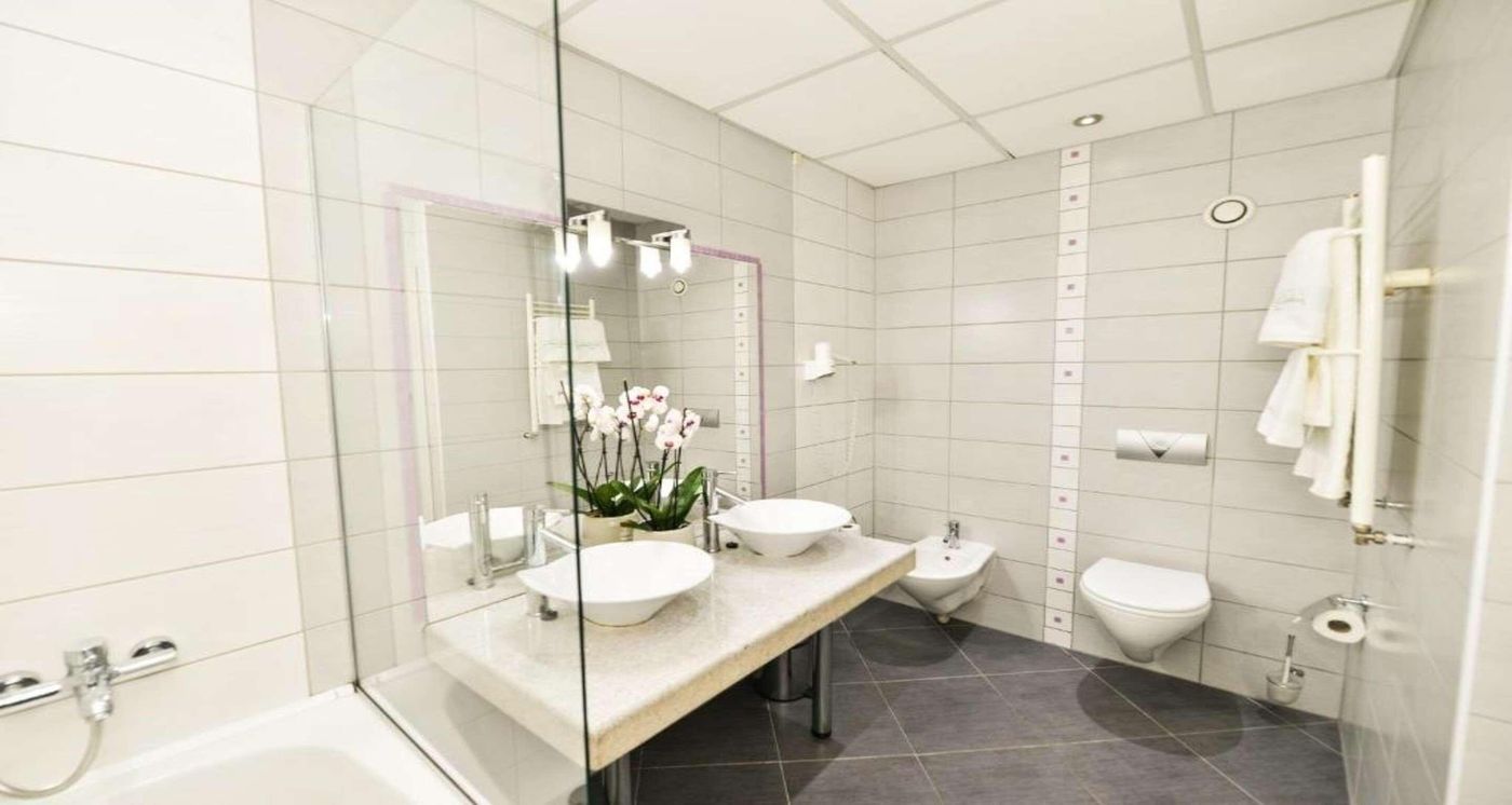 Art Plaza Hotel-Bulgaria-Sofia-Room-9